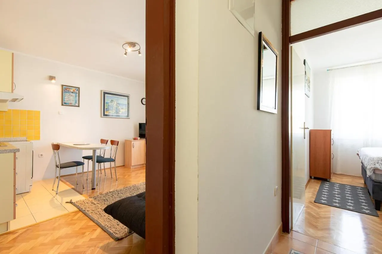 Apartment Mara Krk Town