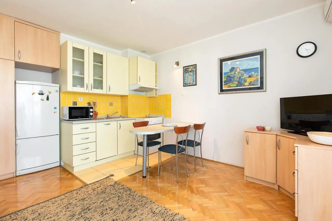 Apartment Mara Krk Town